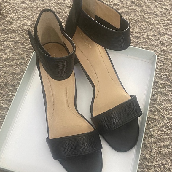 Nurture by Lamaze Black Heeled Sandals - Picture 3 of 7